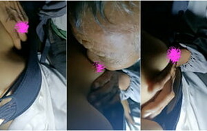 極品50多歲半老徐娘戶外勾引飯後遛彎老大爺,壹頭白發,色心不改,扣B扣得不亦樂乎[MP4/225M]