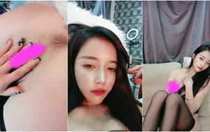 臉龐嬌好氣質女神,掰茓壹點不含糊,隨著音樂旋律蠕動小茓,像小嘴壹樣張合[MP4/954M]