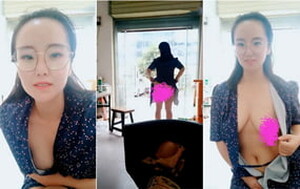 小飯店風情老板娘,戴個眼鏡還挺斯文,店裏大膽露出,時不時有路人經過[MP4/290M]