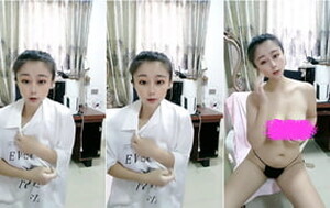 嬌嫩大奶少婦,梳妝桌前搔首弄姿,大姨媽來了,插著衛生棉撫摸小茓[MP4/130M]