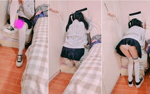 爆艹雙馬尾可愛棉襪軟萌妹,草莓小內內十分可愛,牽著馬尾辮後入[MP4/426M]