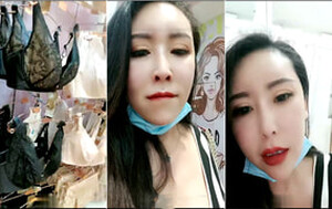 豐潤黑絲禦姐商場逛內衣店,挑好看內褲試衣間穿上紫薇,留下B水給下位顧客[MP4/230M]