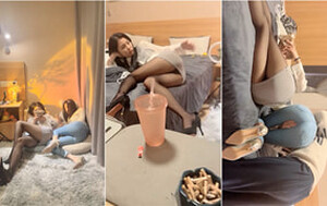 青春的氣息,妹子可愛閨房內爆艹年輕好姐妹,丁字褲上摸藥,壹直說好癢想要[MP4/467M]