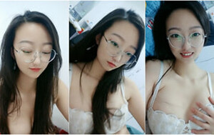 長相文靜斯文眼鏡反差婊,跪在鏡頭前自摸,我就這樣騎妳臉上舔我好嗎[MP4/825M]