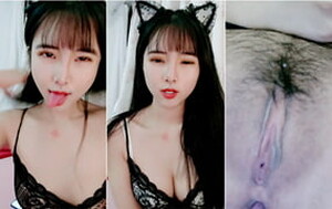 齊劉海濃眉大眼清純小姐姐,以前搞綠色值播,生活無奈要下海了,茓洞大開[MP4/733M]