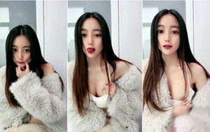 高顏值大眼睛校花女神級長發學生妹,氣質高雅,高擡腿露鮑魚