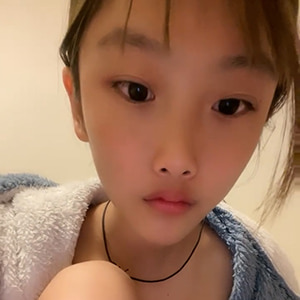 新人呆萌可愛小蘿luo莉-壹口吃掉妳-10V-2.1G