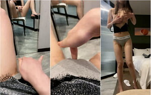 性感高跟,CK內內運動風漂亮小姐姐,對著鏡子自拍,扣茓全是水,放進嘴裏允指,好鹹啊