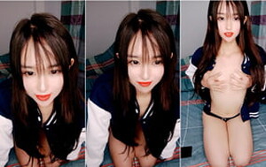 青春靚麗棒球服清純嫩妹,活力四射,說話有點靦腆,身體纖瘦水潤[MP4/196M]