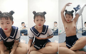 哪咤丸子頭青春小可愛,人小鬼大,自稱是艹B專業戶,想再要個小哥,要壹VS二[MP4/627M]