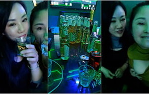 兩個極品風情萬種熟女阿姨KTV亂啪,如狼似虎的年紀,抱著大哥不松手