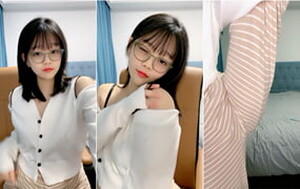 藝術院校文藝舞蹈系眼鏡娘,極品反差婊,看著不胖,屁股肉不少,上下跳蛋肉肉亂抖[MP4/607M]