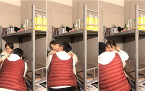 電子廠宿舍爆艹有點傻白甜的廠妹,按在下鋪床上直接扒內褲扣茓,妹子還壹臉憨笑[MP4/519M]