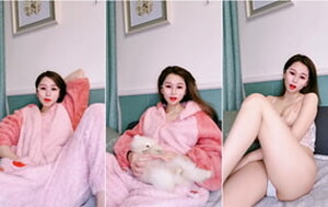 高顏值氣質眼鏡美少婦,透視性感吊帶,寂寞聊天紫薇,各種勾人動作[MP4/619M]