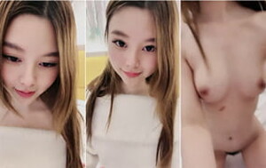 高顏值氣質女神級禦姐,端莊高雅,近距離特寫粉嫩蝴蝶茓,洞洞很小