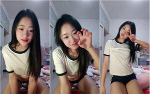 青春初戀臉鄰家妹子,少女感拉滿,活潑又可愛,老媽在門外壹直叫,妹子撒嬌等壹會啦