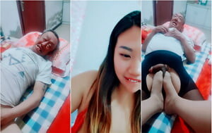 東北農村亂倫情事,老公不在,白胡子公公爬上大肚子懷孕兒媳床上,人老心不老啊,趴雙腿中間就舔