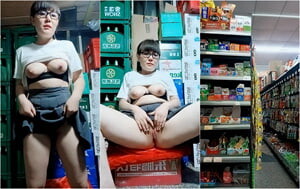 生意不好做,煙酒超市老板娘店鋪裏下海,庫房裏張開腿拿酒瓶插茓紫薇,真刺激