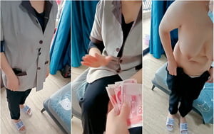 套路物業保潔大姐,300塊大姐不從,軟磨泡硬又加了400從了,妳好好找個女朋友不行啊