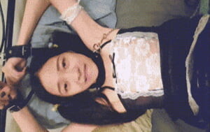 沈淪在國外洋人大屌下的雙馬尾萌妹,清純萌妳壹臉,每次顏射,要吃爸爸射出來的