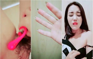 韻味少婦戶外挑戰,塞著跳蛋逛商場,進廁所拉出跳蛋濕透了