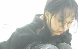 逼臉同框全景TP都市漂亮小姐姐女廁,亮點多多~妹子低頭狂聞內褲上有無異味28V