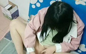 大學女生欠錢不還,被迫在寢室開值播褕拍室友好姐妹們,酥胸美乳可愛內內盡收眼底53P+16V