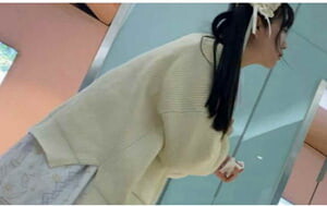 變態偷拍牛人-闖入女廁手持拍攝美女們尿尿,還猛聞女神換下來的衛生護墊,說真香,最後用來擼壹發46V