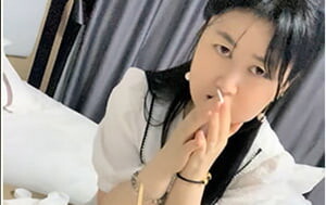 勾搭離異少婦，尋求心靈、身體的雙重慰問，訴完苦成功推倒