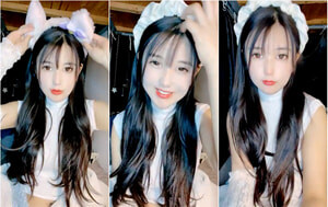 純甜風大眼睛大學妹子寢室果聊,床上拉上床簾就開秀,打扮這麽漂亮室友應該知道