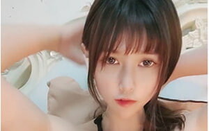 美乳粉鮑純甜風小姐姐,胸前壹對大白兔,圓潤挺拔,奶頭超粉