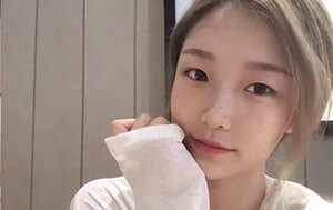 文靜眼鏡妹妹，生活照、XXOO不雅自拍全流出，和媽媽壹起拍照很陽光的妹子58P+9V