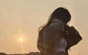 重慶某高校大學兼職援交妹私拍賺外快,被色影師小哥邊拍邊扣B,加錢才讓艹135P+14V-4.7Gb