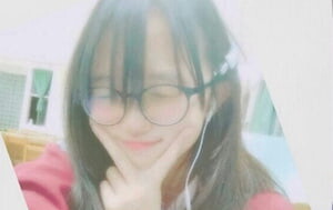 青春純甜風眼鏡學生妹酒店援交實錄,反差婊,最近上火鼻子長痘痘了