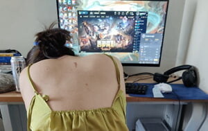 長沙某高校大學生女友-胡L麗-被男友報復,邊打LOL邊後入豐臀49P+29V