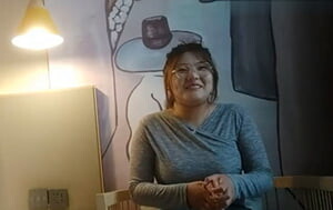 暑假約學妹，18歲文藝範豐滿肉嘟嘟眼鏡學生妹，據說剛開苞