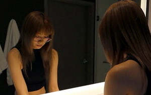 幽會極品眼鏡外圍女，專業的就是不壹樣，進門遲到了先道歉，幹到服氣