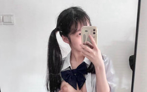 極品雙馬尾蘿L莉型美少女私拍-AAASUKA-邊看LPL打比賽邊後入啪啪43P+40V-2.73G