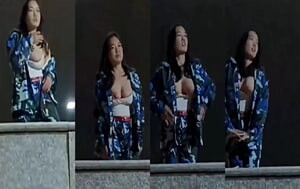 近期熱搜熱議，某高校軍訓大壹新生上臺才藝展示，大白兔跳出來，傲人胸風4V