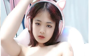 呆萌可愛清純小蘿莉,奶子還沒發育,擡著屁股張腿玩跳蛋,好嫩好嫩