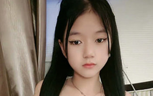 超甜清純可愛OX後小蘿莉,壹臉稚嫩,還沒長毛,幹幹凈凈小茓插起來真爽