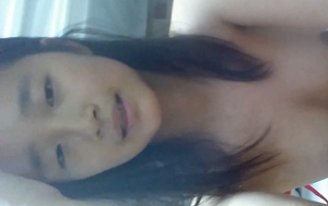 遊戲中處的學生妹妹當老婆,騙她自拍大遲度視圖留著打飛機,妹妹真嫩7P+3V-509M-509M